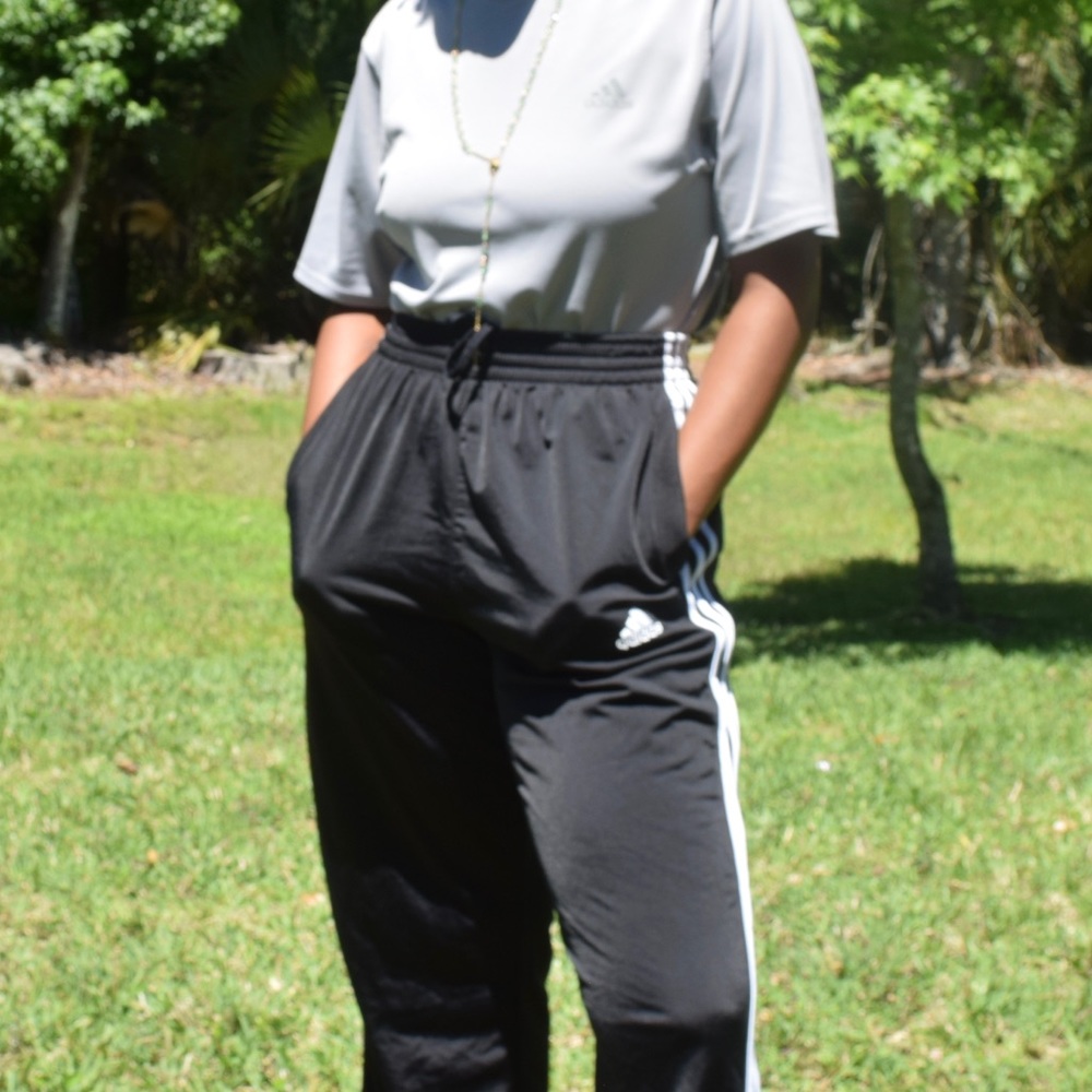 Classic Woman’s Adidas Pants Size Medium - Picture 7 of 7